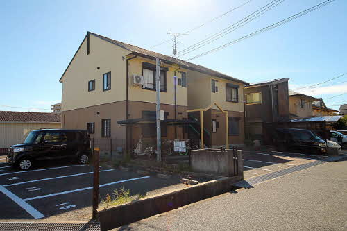 岸和田市小松里町のハイツの外観