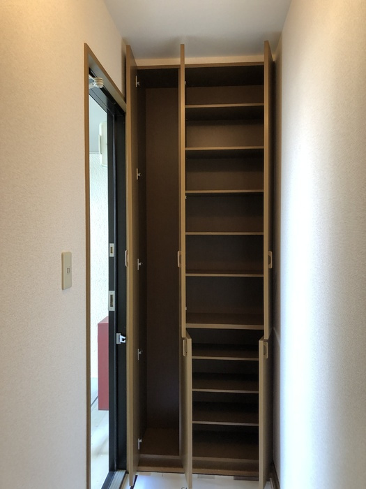 シャトレJINDAI　A棟の玄関|別部屋の写真です