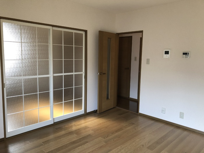 シャトレJINDAI　A棟の居間・リビング|別部屋の写真です