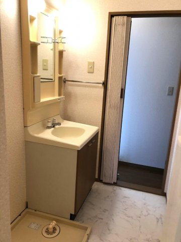 シャトレJINDAI　A棟の洗面所|別部屋の写真です