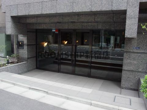 ルーブル日本橋のエントランス