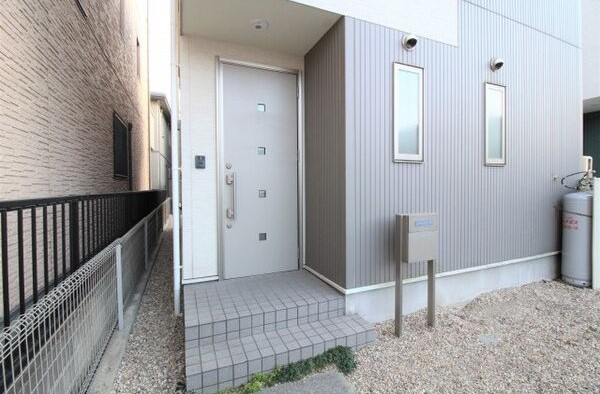 プライムアセット諏訪町Ａのエントランス