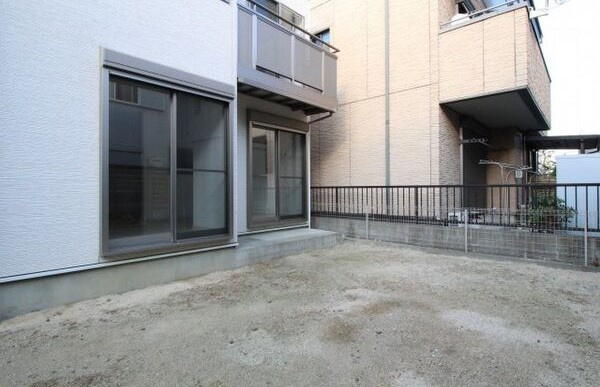プライムアセット諏訪町Ａの駐車場