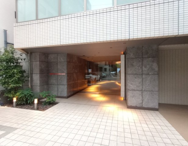 クレイシア巣鴨駅前のエントランス