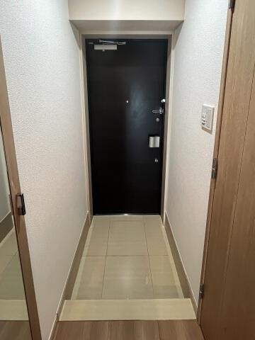 スカイコート上野稲荷町の玄関