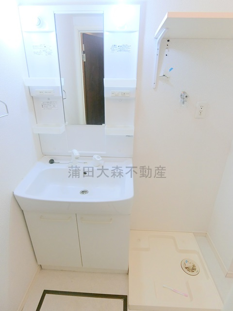 PINNER PARKの洗面所|独立洗面台　室内洗濯機置き場　洗濯機置き場