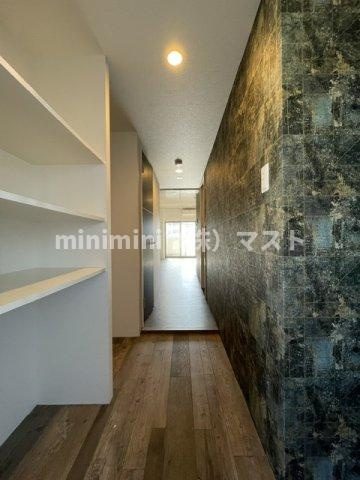 Wolf Pack Apartmentの玄関