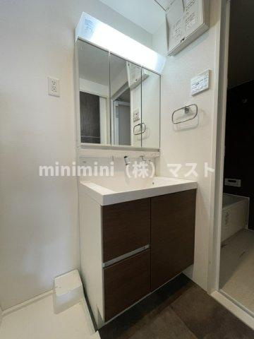 Wolf Pack Apartmentの洗面所