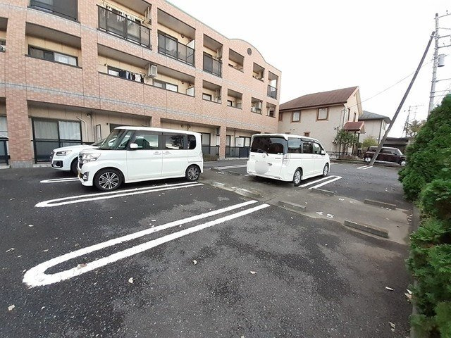 グランメゾン　プラムの駐車場|駐車場があるので、車を買う予定の方も安心です
