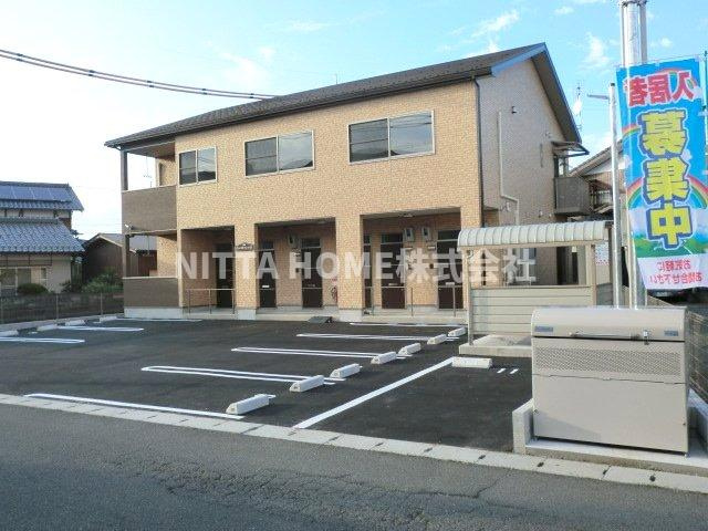 ロックポイントⅦの外観|スーパーやコンビニなどが徒歩近くて便利です◇外部物置付きです＊