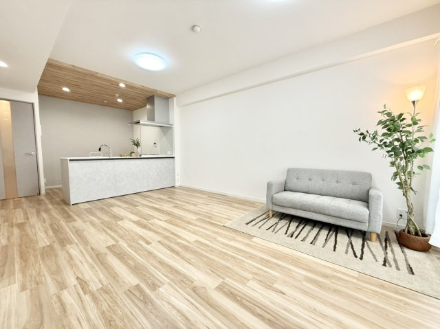 ステイツ雲雀丘花屋敷の居間・リビング