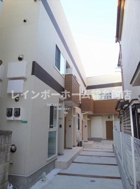江戸川区南小岩８丁目のアパートのエントランス
