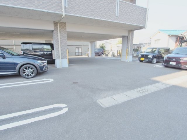 広島市安佐南区安東２丁目の賃貸マンションの駐車場
