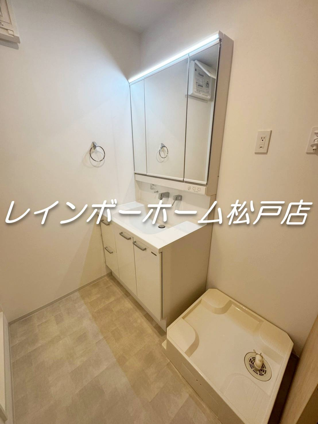 柏市柏６丁目のアパートの洗面所|コンパクトで使いやすい洗面所