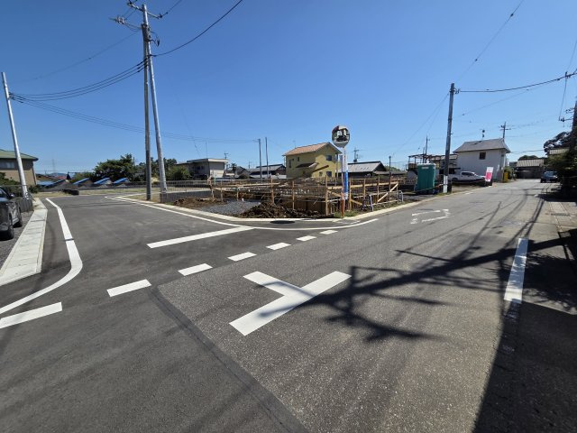 新築　太田市市場町第7　2号棟の前面道路含む現地写真|現地写真　西側前面道路幅員約6.1ｍ　北側前面道路幅員約6ｍ