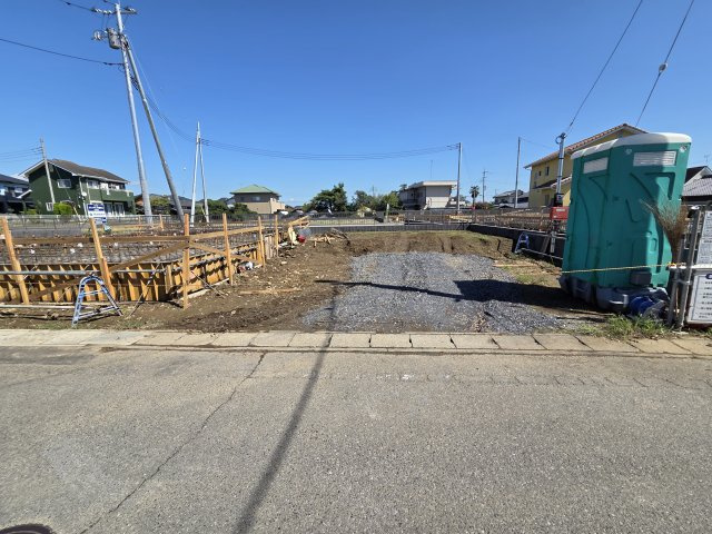 新築　太田市市場町第7　2号棟の駐車場|現地写真　駐車は建物南側に並列3台可能です！
