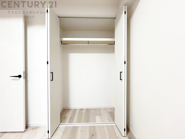 衣類やアクセサリー、小物類の収納が便利で整理整頓がしやすく、部屋の美観を保ちつつ、スペースを最大限に活用できます。衣服のしわやダメージを防ぎ、長持ちさせることができます。