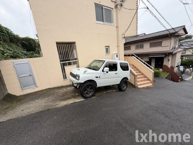 ヴィラ春日丘の駐車場