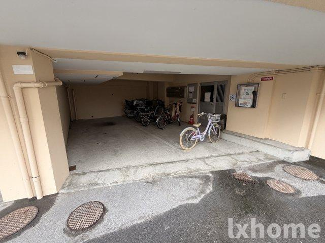 ヴィラ春日丘の駐車場