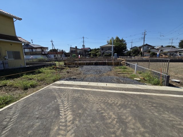 新築　太田市市場町第7　3号棟　Cradle Gardenの駐車場|現地写真　駐車は建物東側に並列3台+1台可能です！