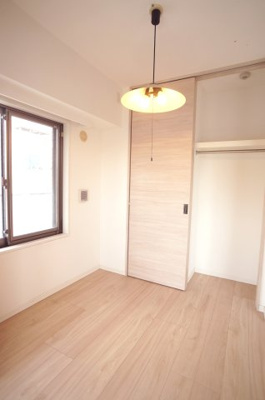 【洋室】 | ミオカステーロ小岩Ⅱ | 各居室に窓のある明るいお部屋です。