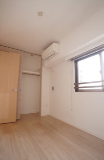 【洋室】 | ミオカステーロ小岩Ⅱ | 各居室に窓のある明るいお部屋です。