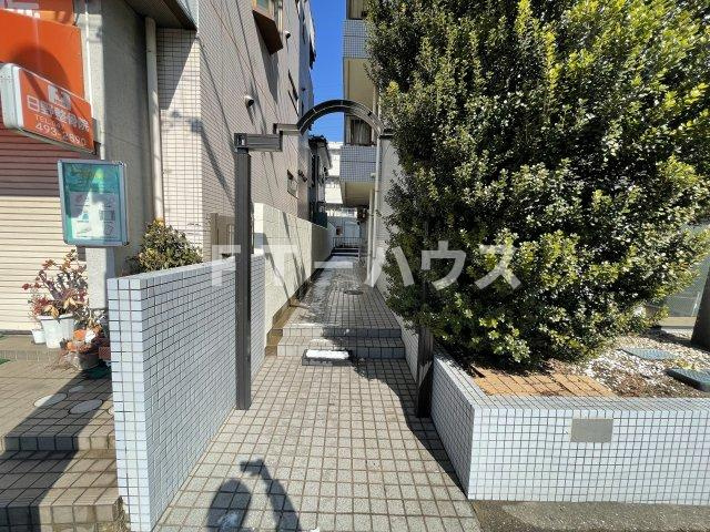 津田沼北見マンションのエントランス