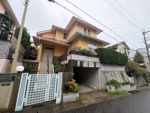 須磨区多井畑東町　リフォーム済中古戸建の間取り