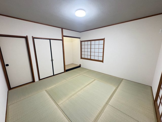 須磨区多井畑東町　リフォーム済中古戸建の和室|和室があれば、来客や子供用のスペースとして活躍します