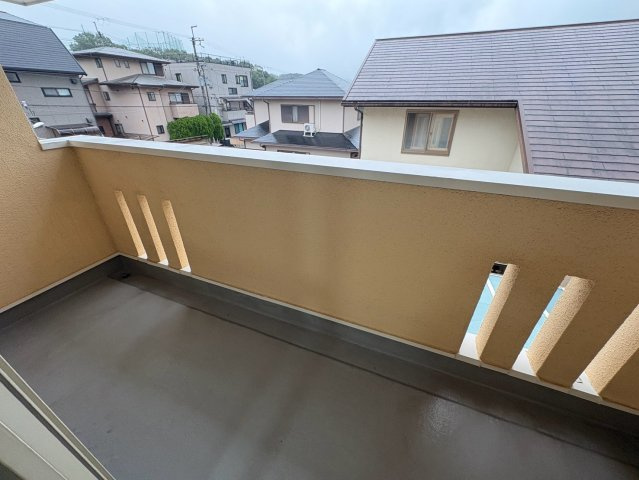 須磨区多井畑東町　リフォーム済中古戸建のバルコニー|陽当たり良好なバルコニーです