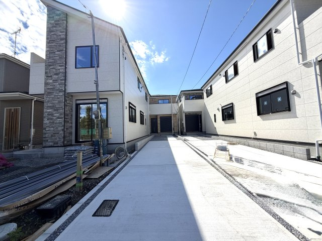 越谷市宮前６期３号棟ケイアイグレース　新築戸建の駐車場|親戚やご友人が訪れた際にも重宝する2台用駐車場。コインパーキングを探す手間がかかりません。
