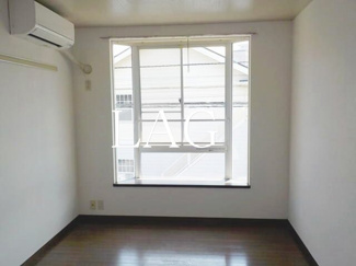 【居間・リビング】 | クローバーハイツ弁天 | 洋室のお部屋です。