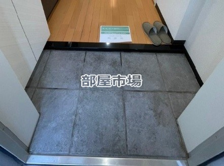 フィオリーシェ東浅草の玄関