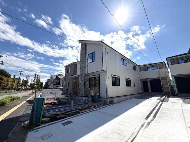 越谷市宮前６期４号棟ケイアイグレース　新築戸建の外観|外観と内装のバランスが取れた美邸が間もなく完成。最新設備と明るい採光をぜひ現地でご確認ください。
