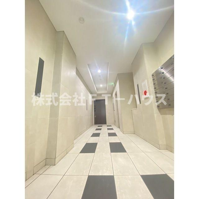 ラクラス市川のロビー