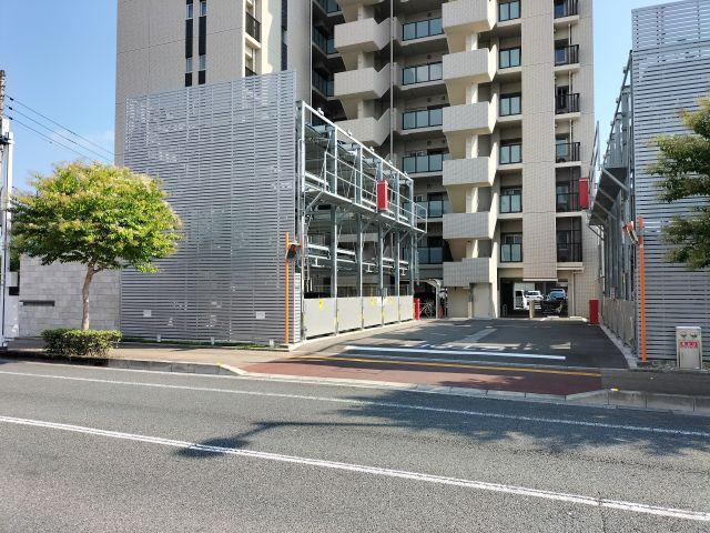 サーパス高知駅レジデンスの駐車場