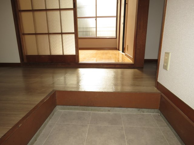 富士ハイツC号棟の玄関