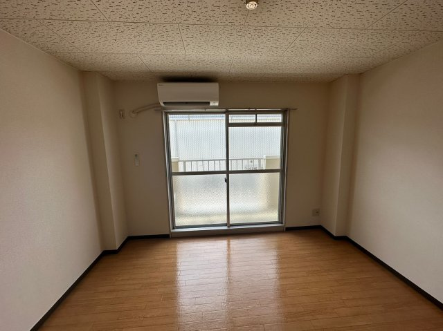 日の出アルームの居間・リビング