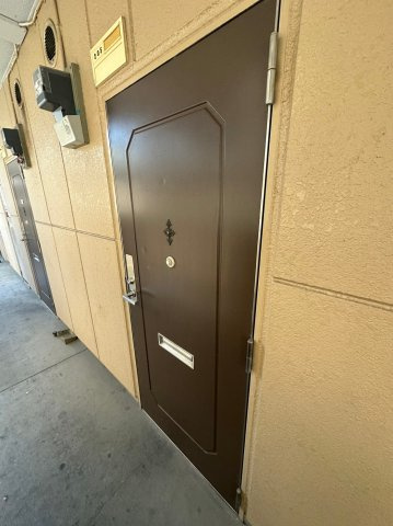 日の出アルームの玄関