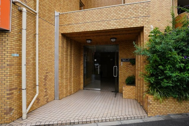 モナークマンション柿の木坂のエントランス|ゆとりのあるエントランスです