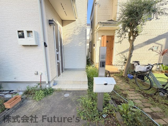 三郷市鷹野5丁目　中古戸建のエントランス|玄関アプローチ