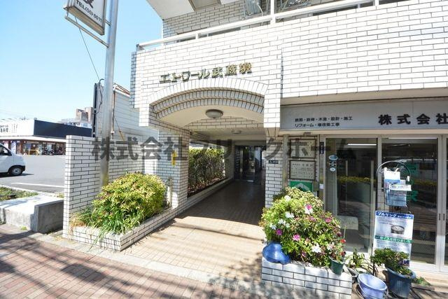 武蔵野市境１丁目の賃貸マンションのエントランス