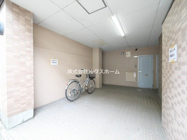 末広13番館のロビー