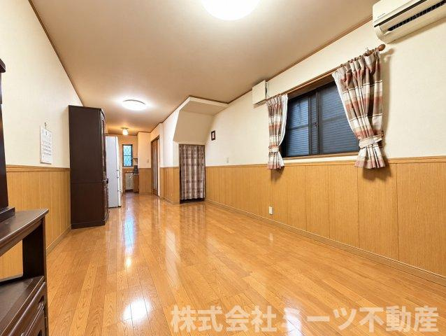 三ノ瀬３丁目　中古戸建の居間・リビング|LDK別角度
※画像はAIによる不要物消去を行っています
