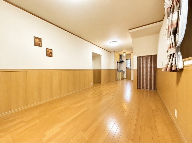 三ノ瀬３丁目　中古戸建の居間・リビング|※画像はAIによる不要物消去を行っています