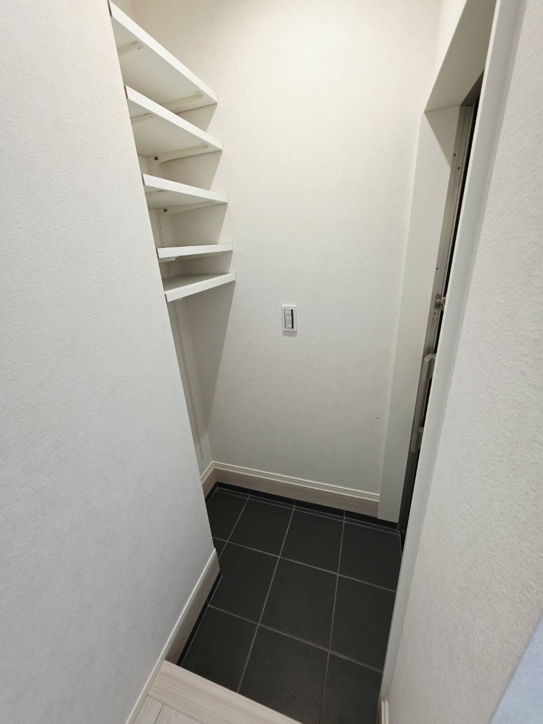 大和町１丁目貸家の玄関|きれいな玄関です