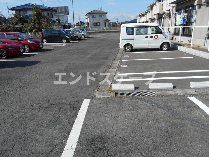 セジュール千木良　Ｅの駐車場|高崎、前橋のお部屋探しはエンドスケープまで！お客様の理想お聞かせ下さい♪