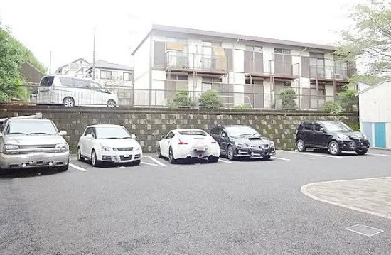 ウィステリア　ヒルズの駐車場