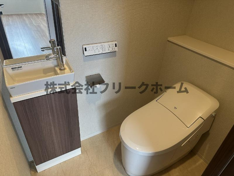 三鷹市下連雀４丁目の賃貸マンションのトイレ