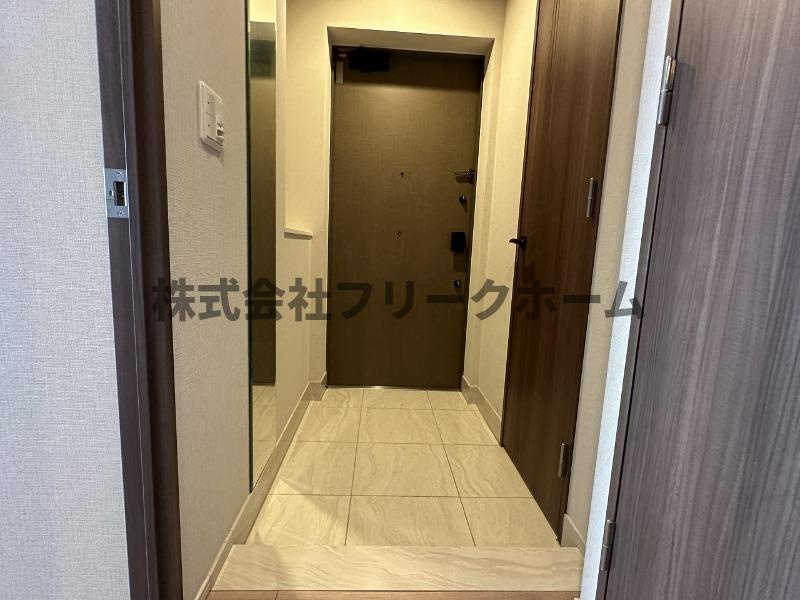 三鷹市下連雀４丁目の賃貸マンションの玄関